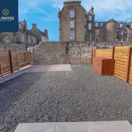 L2 - Stunning 4 Bed House With 6 Beds And 3 Bathrooms, Tvs In Each Room, Free Parking, Fully Equipped, Local Amenities, Easy Ring Road Access, Special Rates Ask Sunrise Short Lets Dundee Eksteriør bilde