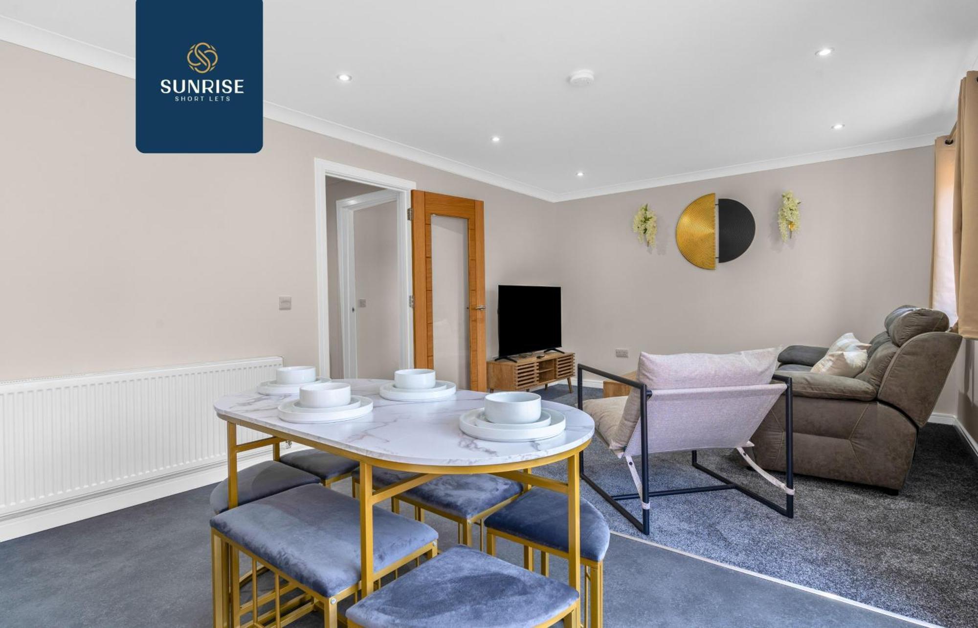 L2 - Stunning 4 Bed House With 6 Beds And 3 Bathrooms, Tvs In Each Room, Free Parking, Fully Equipped, Local Amenities, Easy Ring Road Access, Special Rates Ask Sunrise Short Lets Dundee Eksteriør bilde